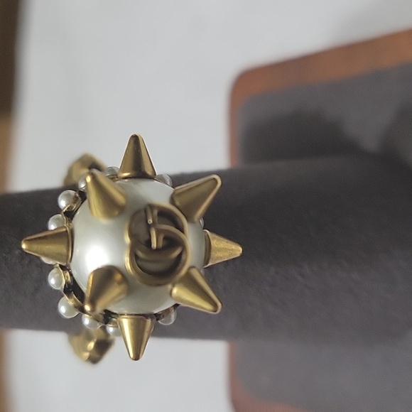 GUCCI SPIKE STUDDED SPIKED INTERLOCKING GG LOGO RING - Picture 3 of 11